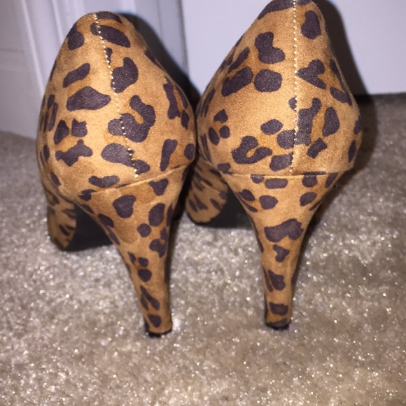 Cheetah Print heels - Picture 5 of 7